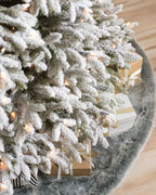 Árvore de Natal Nevada Frosted Fraser com Galhos Articulados, Suporte Metálico e Micro LEDs Embutidos