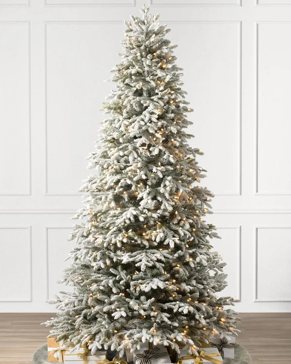 Árvore de Natal Nevada Frosted Fraser com Galhos Articulados, Suporte Metálico e Micro LEDs Embutidos